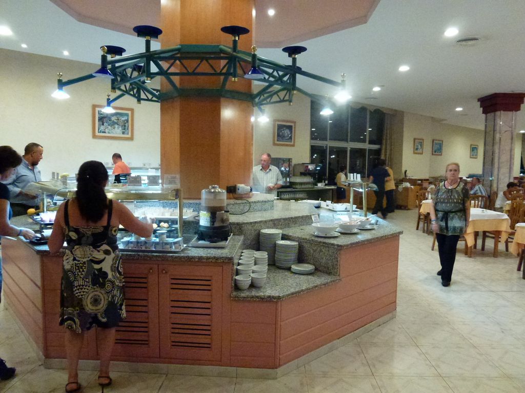 p1010798_buffet_3.jpg