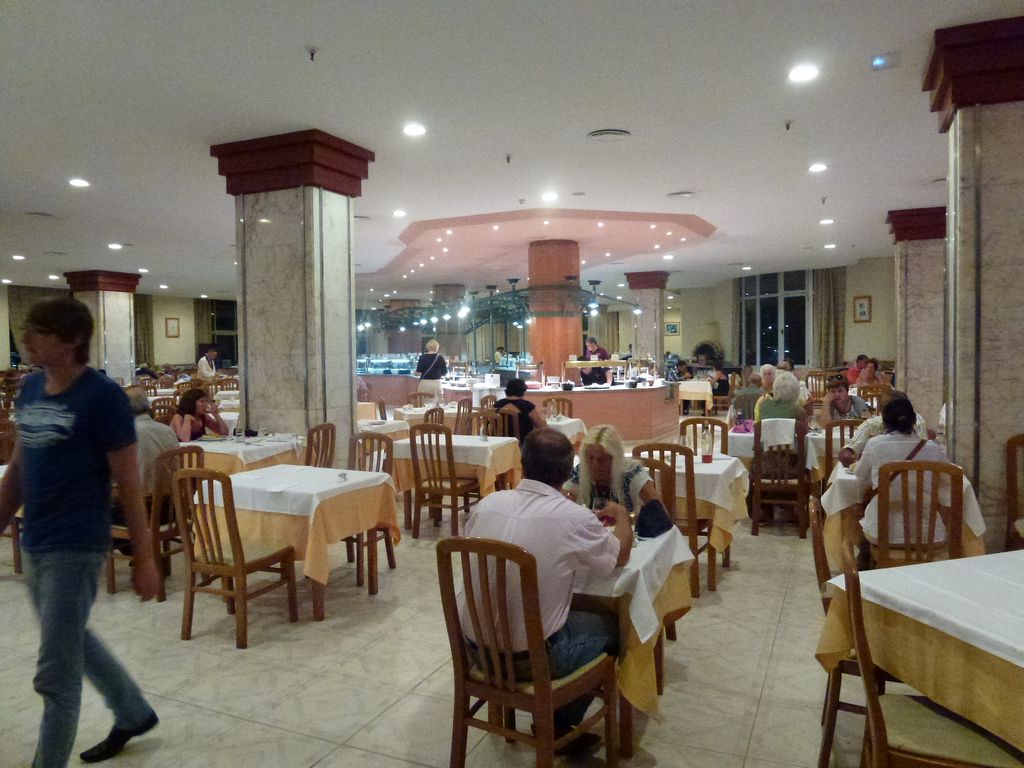 p1010799_buffet_2.jpg